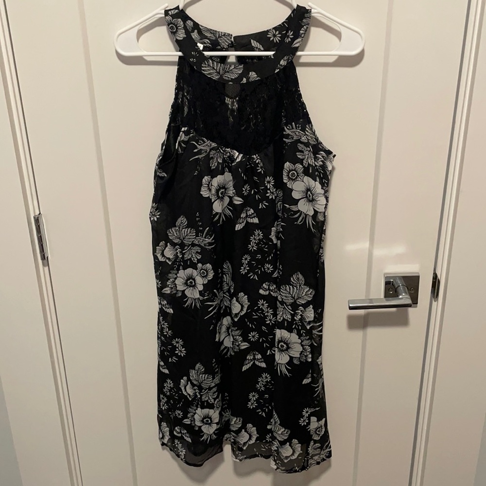 Black and white patterned dress, M, laced upper body